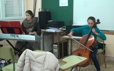 AUDICIÓN DE VIOLONCHELO Y PIANO EN EL AULA DE MÚSICA.